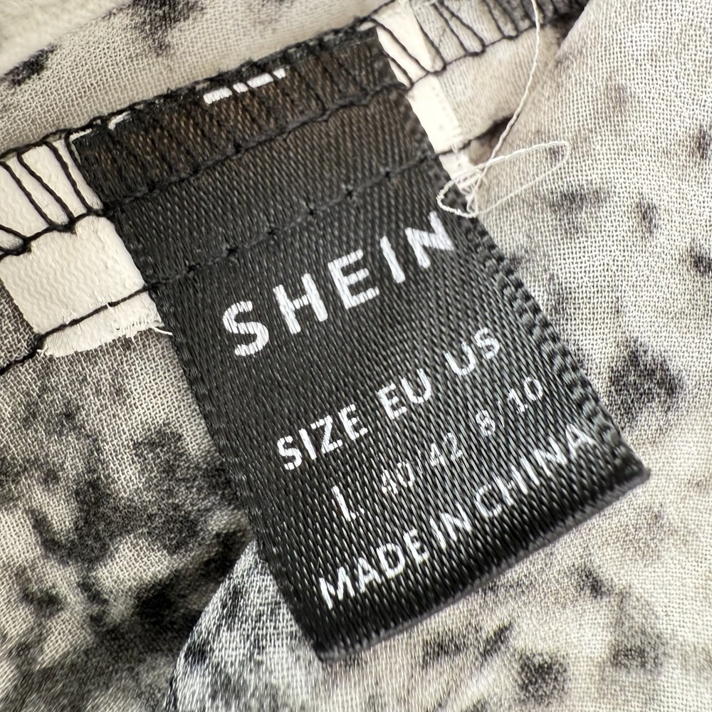 Shein Blouse Women's Large Snakeskin Print Button Down LS Mob Wife Office - Picture 3 of 7